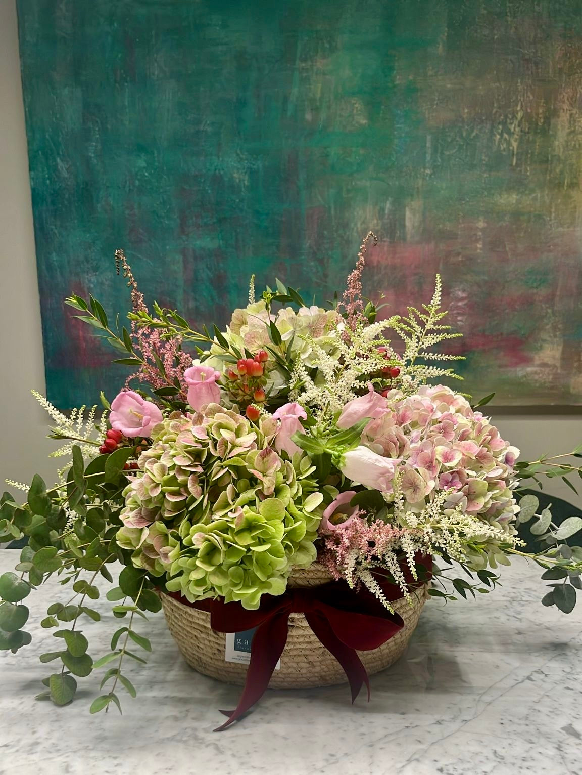 Cesta Hortensias en tonos rosados