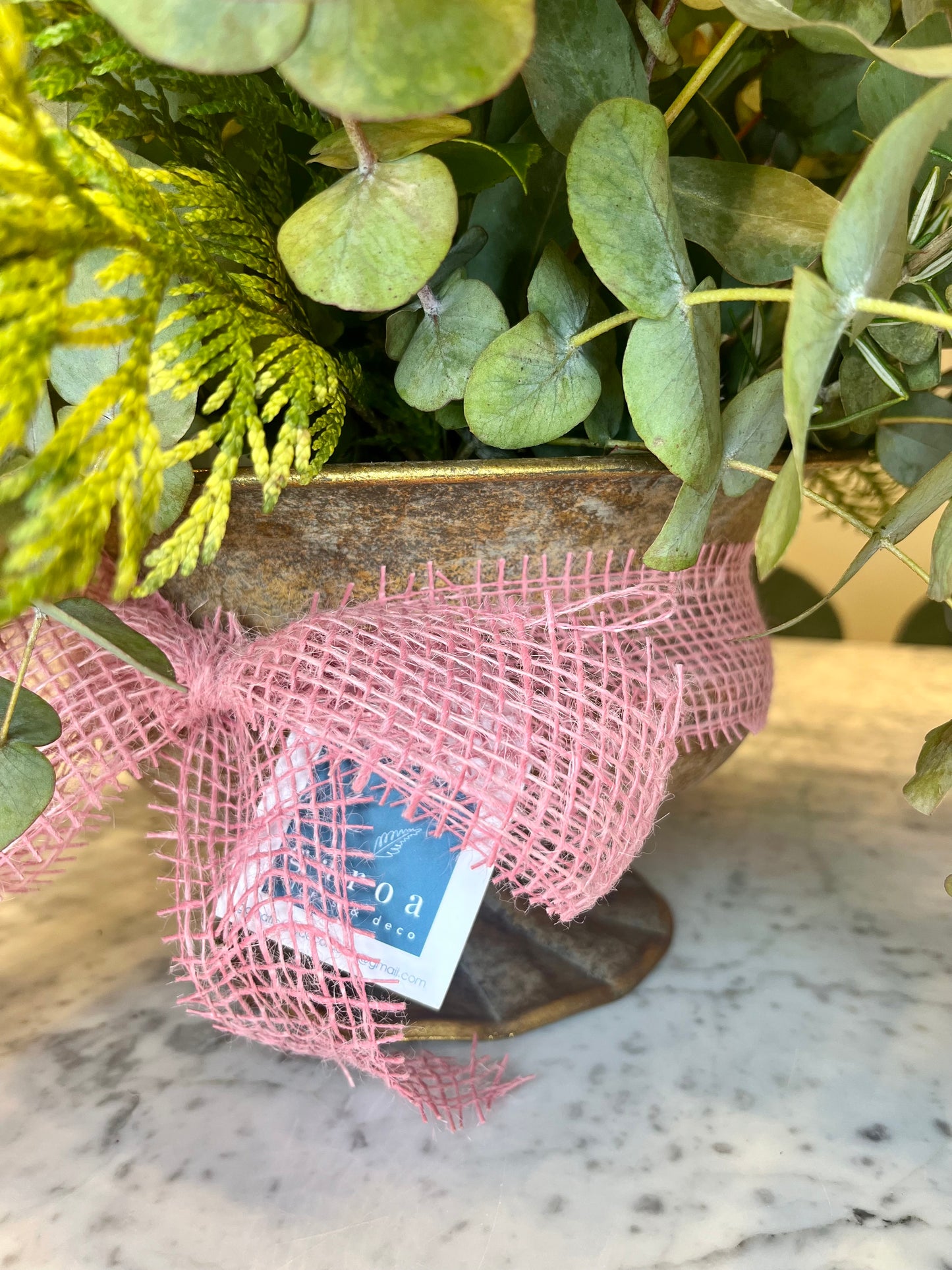 Centro Natural de Eucalipto y Crisantemos rosas