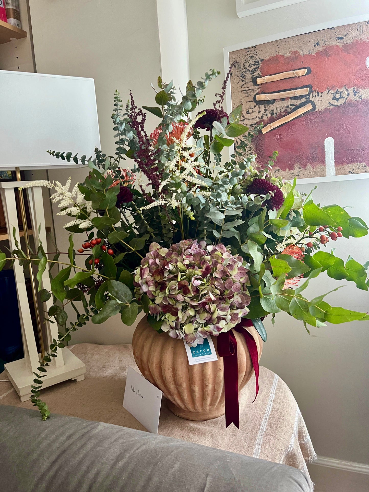 Arreglo Floral estilo Garoa en tonos Burdeos