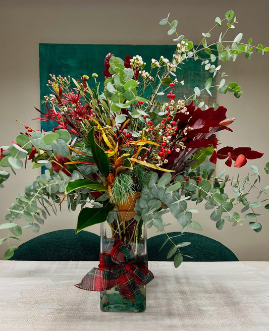 Arreglo Floral Navidad en tonos verde y burdeos