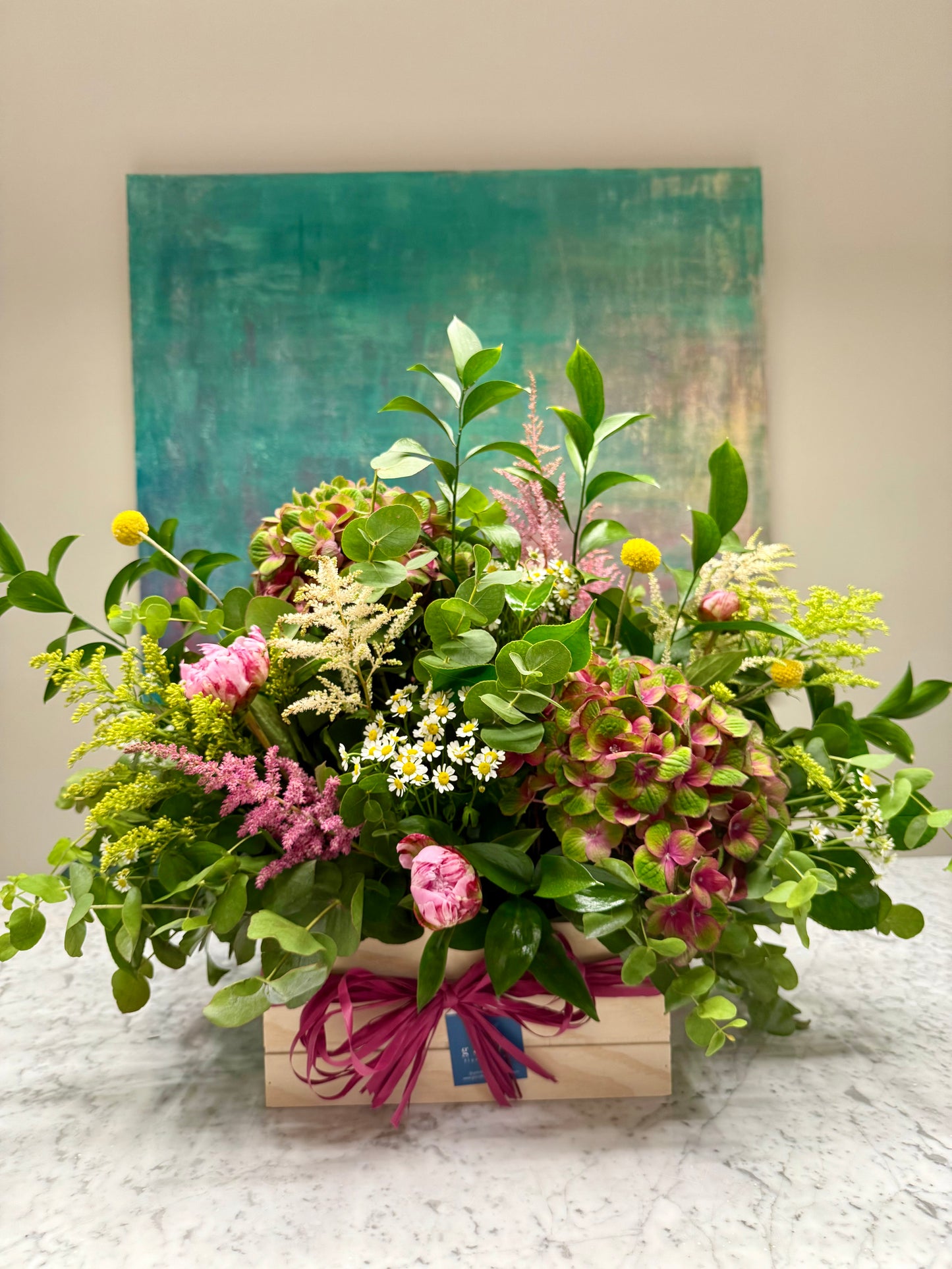 Caja Personalizada de Hortensias, Astilbe y Paeonías