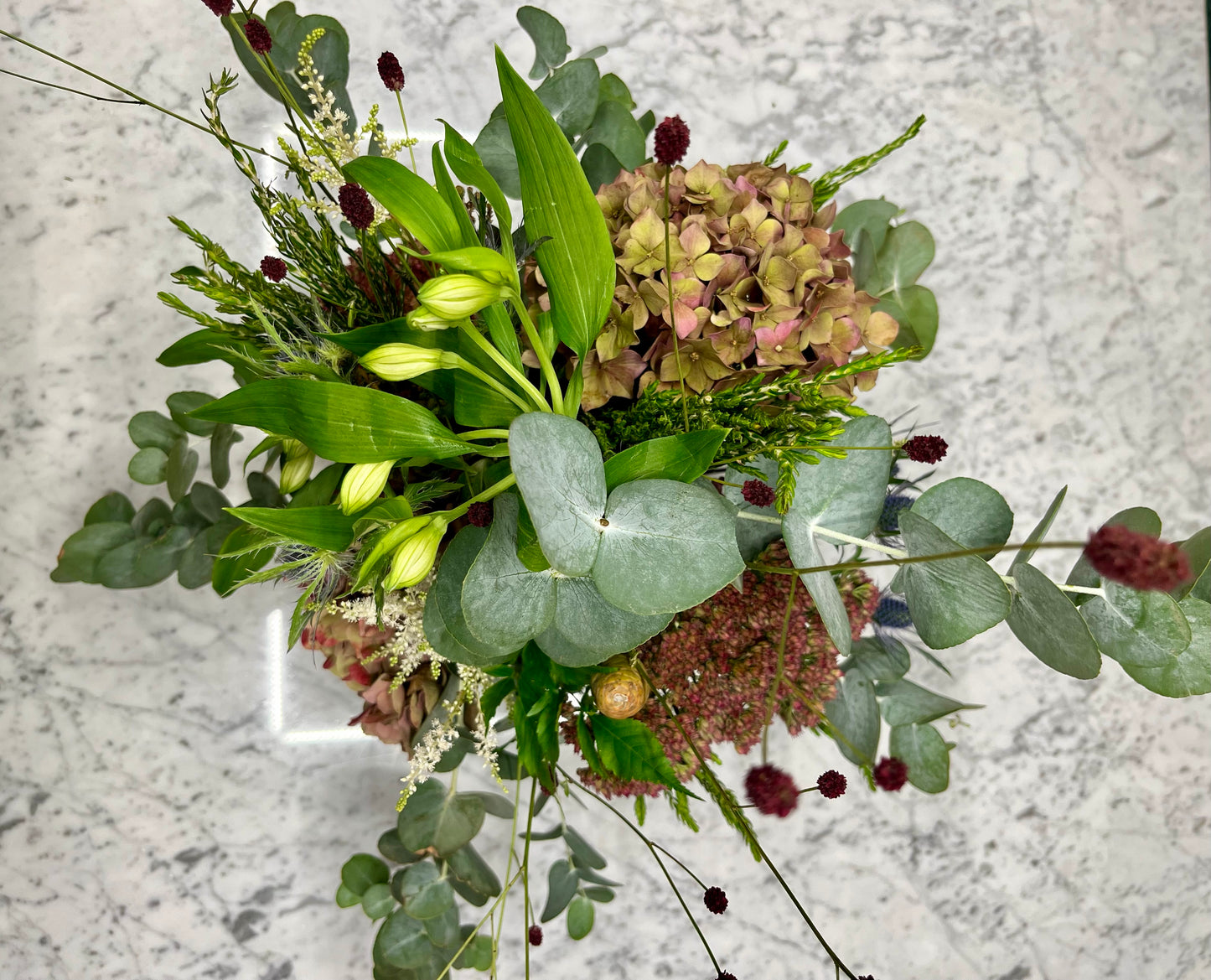 Centro floral en caja de madera personalizable