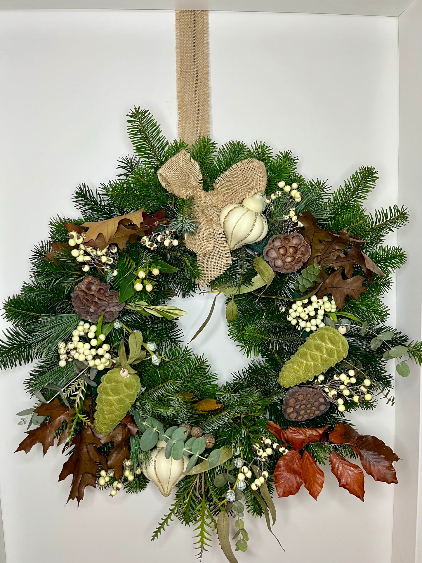 Corona de Navidad en Tonos Marrón y Verde