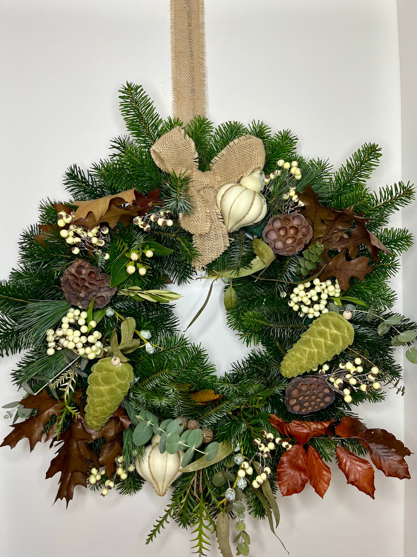 Corona de Navidad en Tonos Marrón y Verde