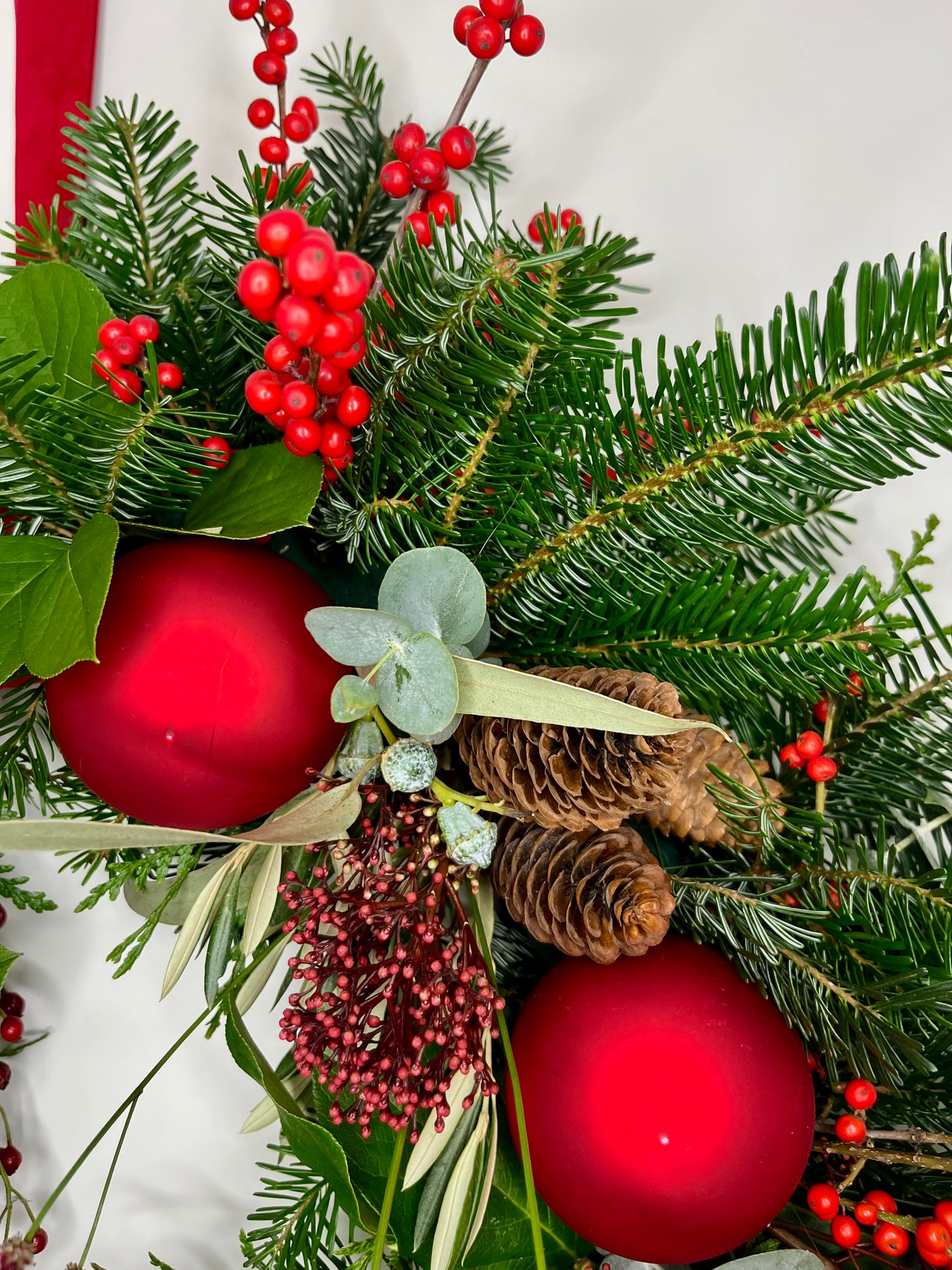 Corona de Navidad en Tonos Rojos