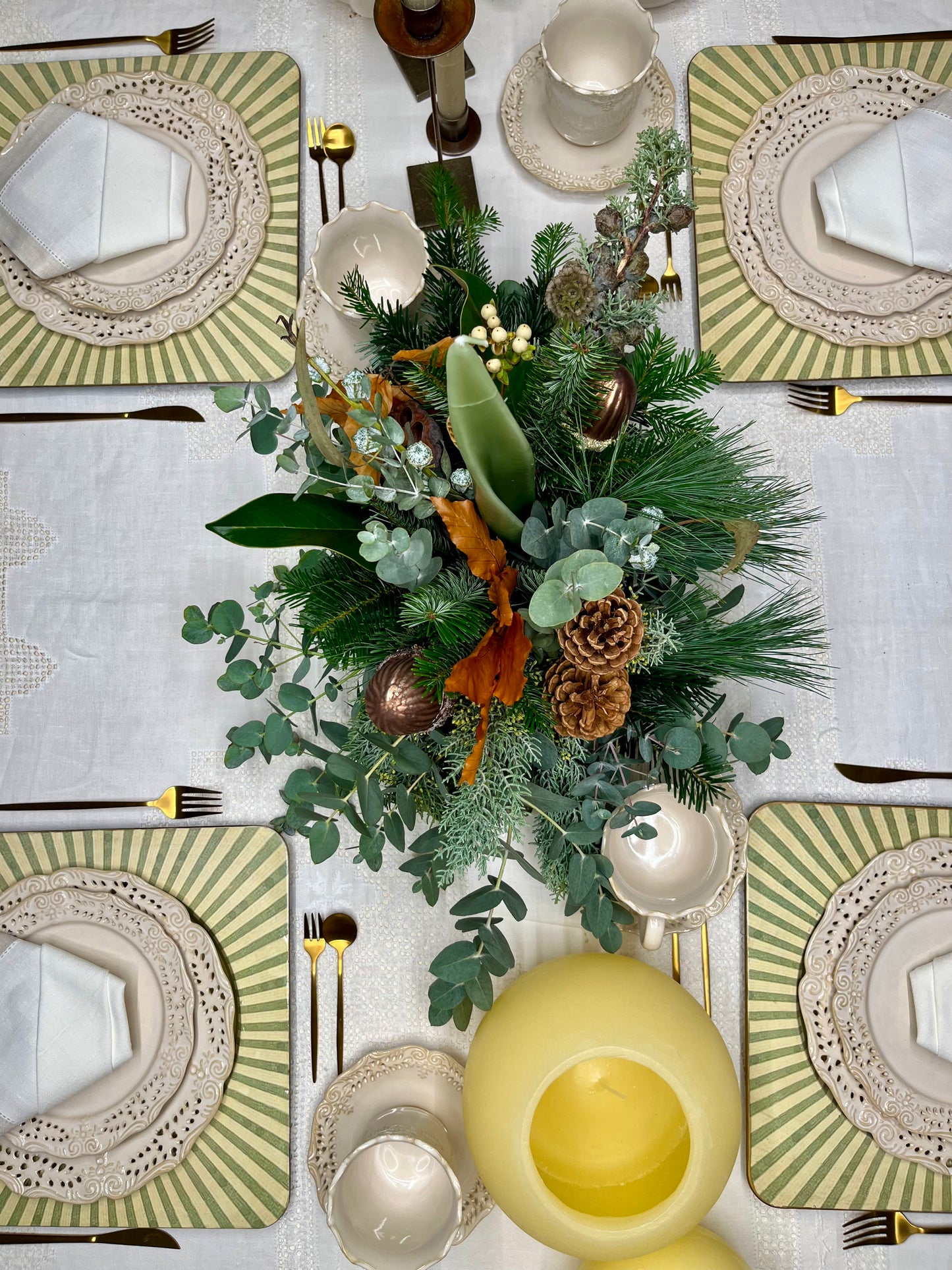 Centro de mesa de Navidad en base de tronco