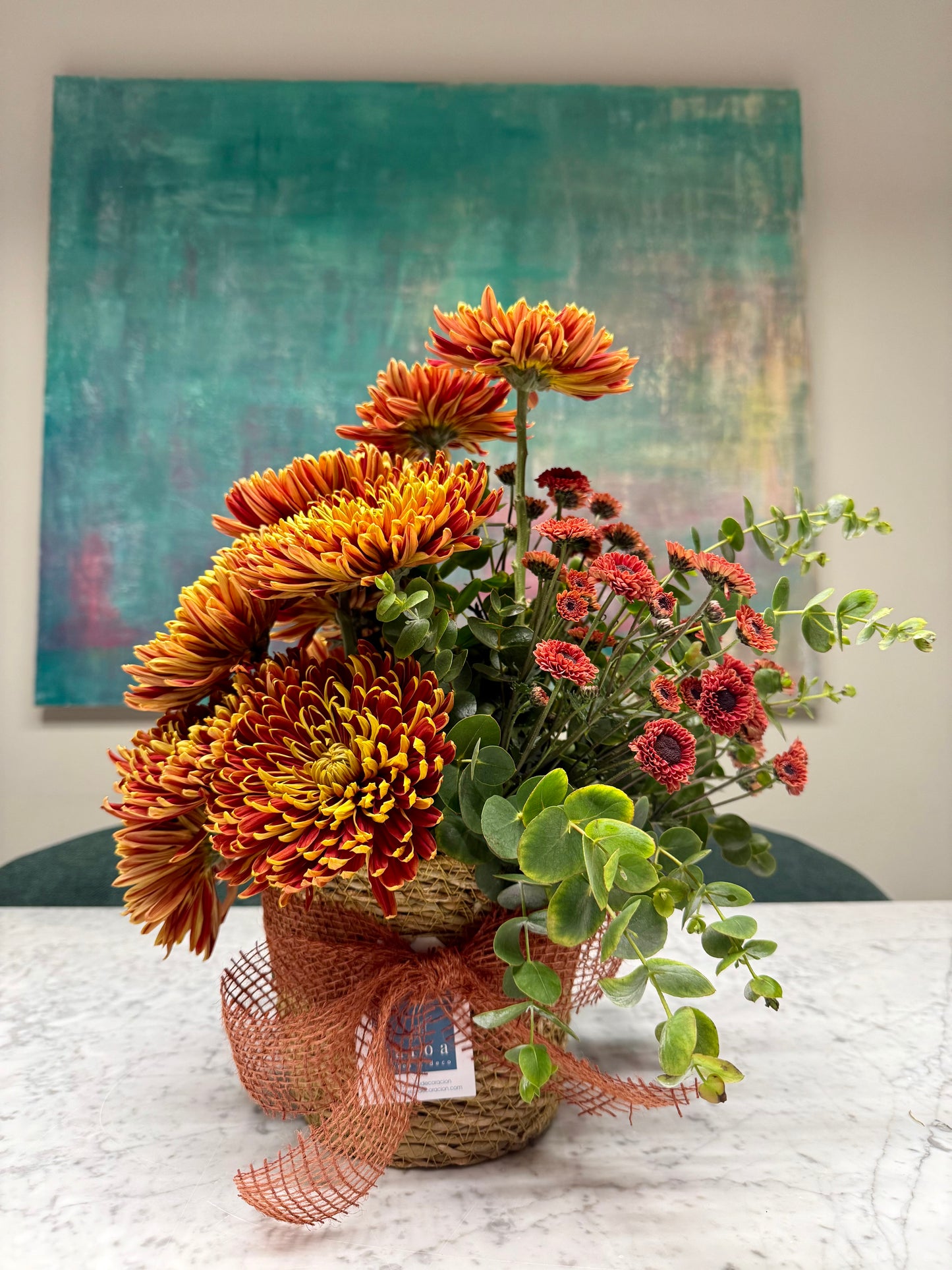 Arreglo Floral Bitono en Cesta