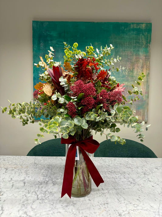 Arreglo floral en tonos budeos