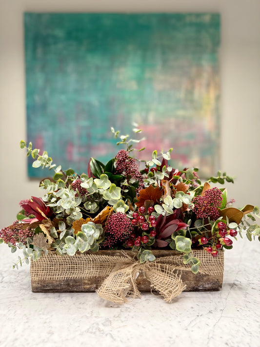 Arreglo floral en caja en tonos burdeos