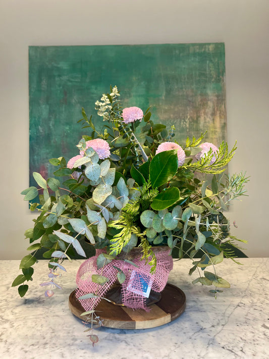 Centro Natural de Eucalipto y Crisantemos rosas