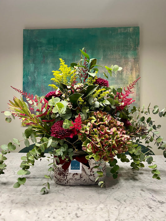 Arreglo Floral en Base de Piedra