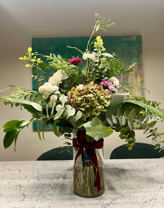 Arreglo Floral en tonos Verdes y Rosas