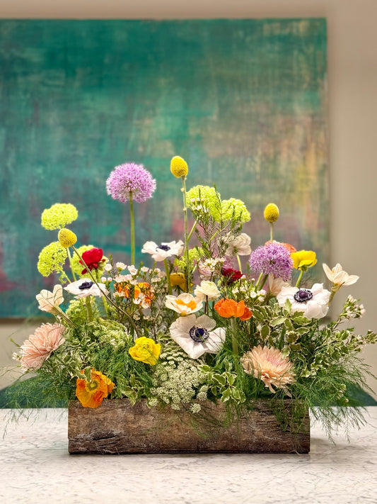 Arreglo floral en caja en tonos primavera