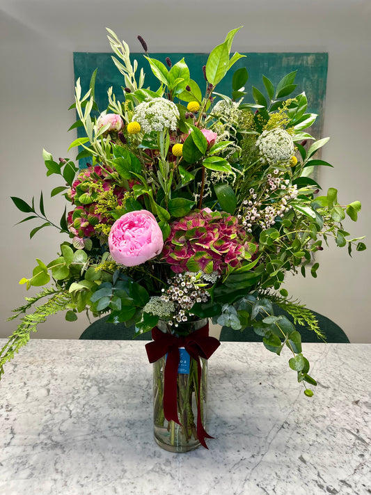 Arreglo Floral de Hortensias y Paeonías
