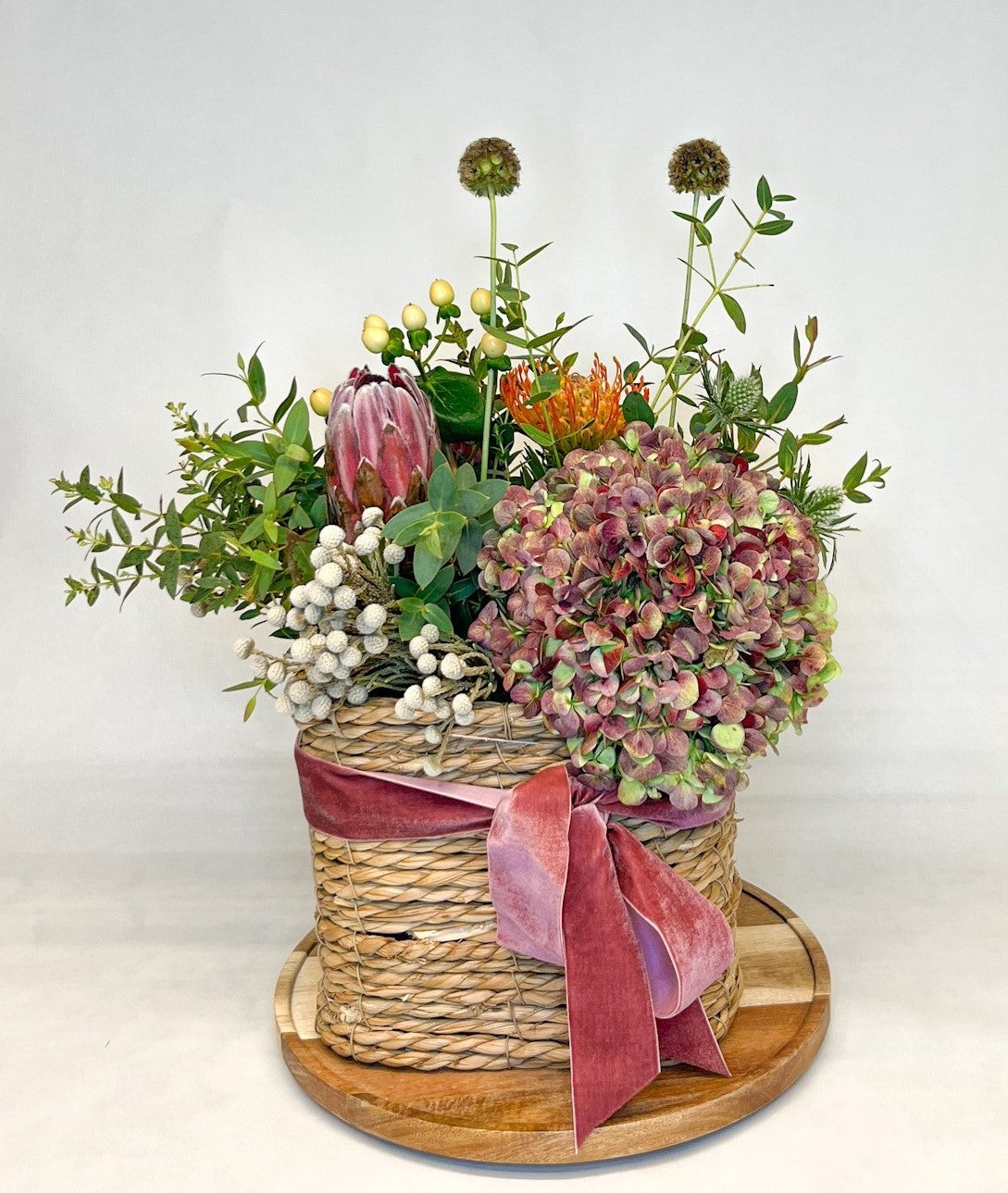 Arreglo floral en cesta con Hortensia